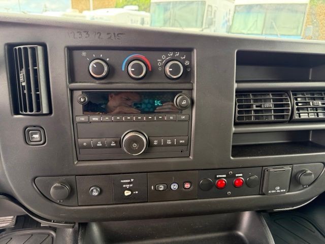 Chevrolet Express Cargo Van Vehicle Full-screen Gallery Image 15