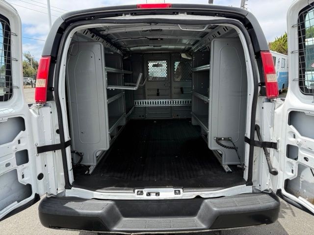 Chevrolet Express Cargo Van Vehicle Full-screen Gallery Image 17
