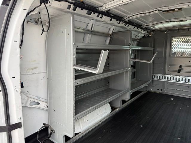 Chevrolet Express Cargo Van Vehicle Full-screen Gallery Image 18