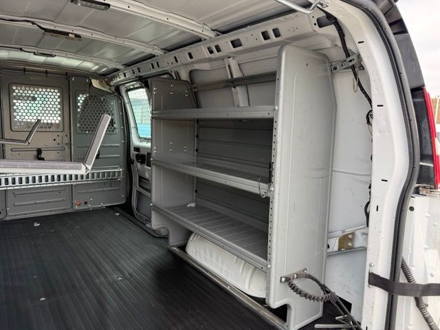 Chevrolet Express Cargo Van Vehicle Full-screen Gallery Image 19