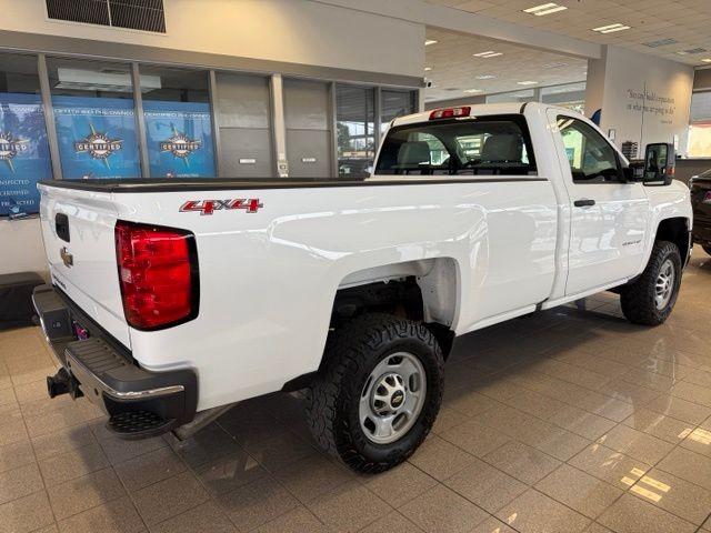 Chevrolet Silverado 2500HD Vehicle Full-screen Gallery Image 03