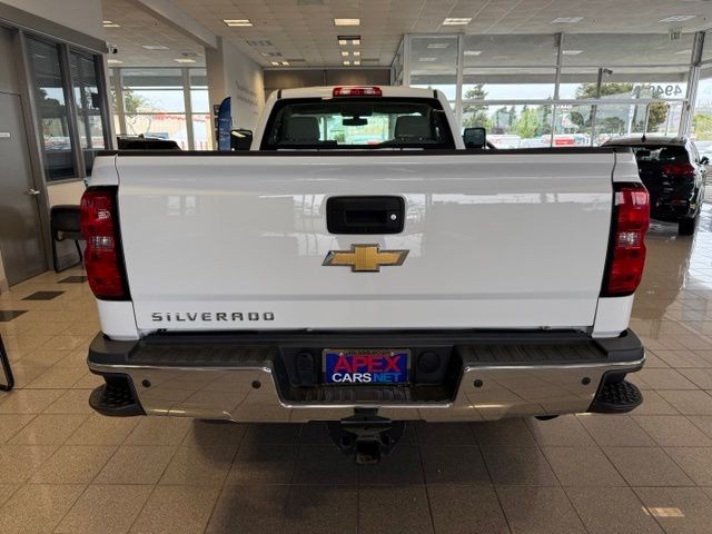 Chevrolet Silverado 2500HD Vehicle Full-screen Gallery Image 04