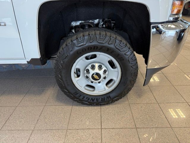 Chevrolet Silverado 2500HD Vehicle Full-screen Gallery Image 11