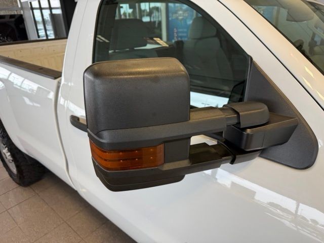 Chevrolet Silverado 2500HD Vehicle Full-screen Gallery Image 12