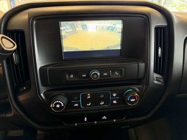Chevrolet Silverado 2500HD Vehicle Full-screen Gallery Image 16