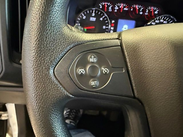 Chevrolet Silverado 2500HD Vehicle Full-screen Gallery Image 17