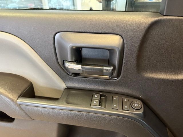 Chevrolet Silverado 2500HD Vehicle Full-screen Gallery Image 19