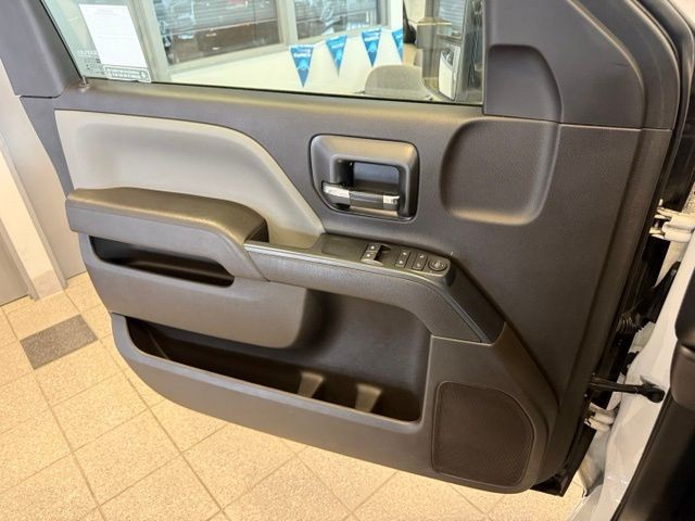 Chevrolet Silverado 2500HD Vehicle Full-screen Gallery Image 20