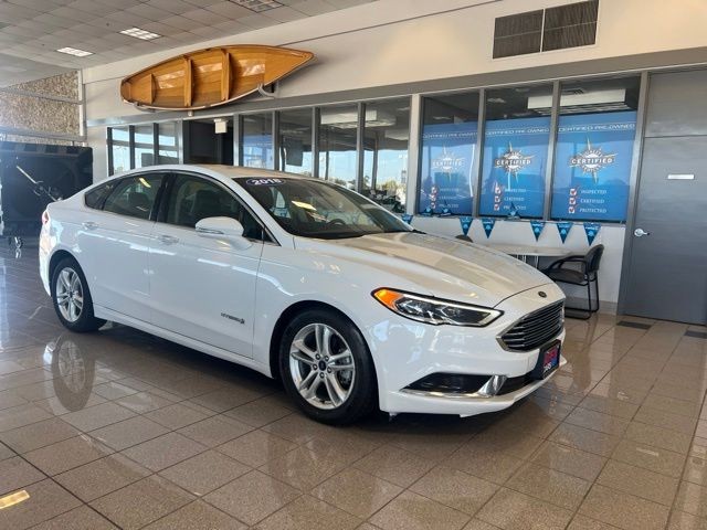 Ford Fusion Hybrid Vehicle Full-screen Gallery Image 02