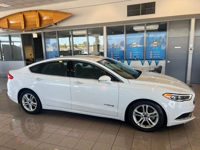 Ford Fusion Hybrid Vehicle Full-screen Gallery Image 04