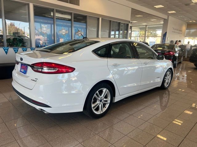 Ford Fusion Hybrid Vehicle Full-screen Gallery Image 06