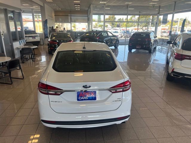 Ford Fusion Hybrid Vehicle Full-screen Gallery Image 08