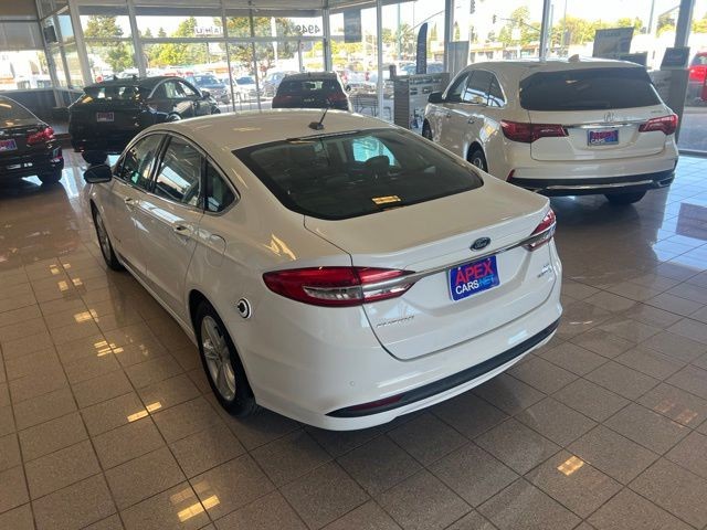Ford Fusion Hybrid Vehicle Full-screen Gallery Image 09