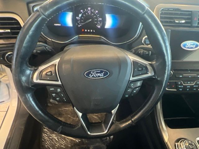 Ford Fusion Hybrid Vehicle Full-screen Gallery Image 17
