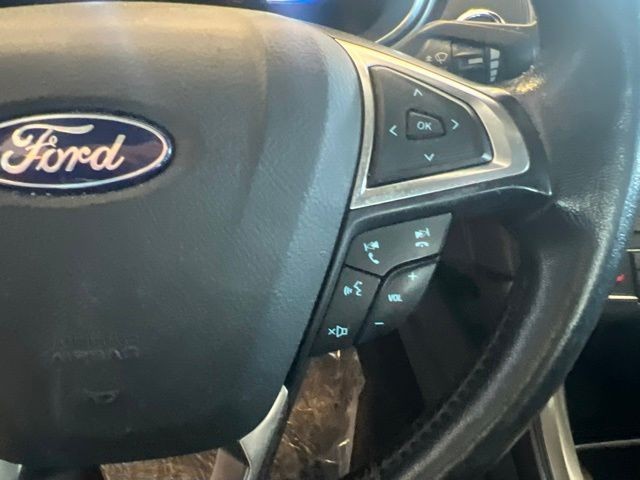 Ford Fusion Hybrid Vehicle Full-screen Gallery Image 19