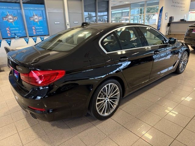 BMW 5 Series Vehicle Full-screen Gallery Image 03