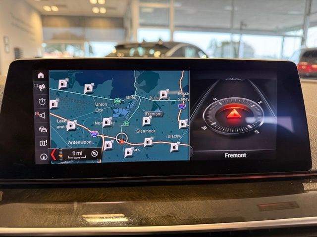 BMW 5 Series Vehicle Full-screen Gallery Image 15