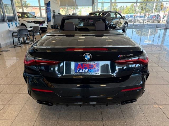 BMW 4 Series Vehicle Full-screen Gallery Image 05