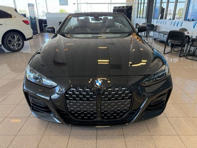 BMW 4 Series Vehicle Full-screen Gallery Image 08