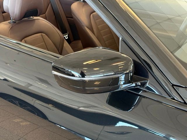 BMW 4 Series Vehicle Full-screen Gallery Image 12