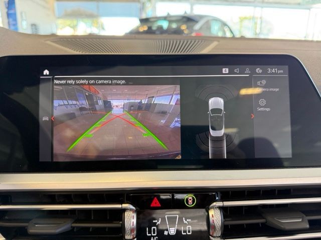 BMW 4 Series Vehicle Full-screen Gallery Image 15