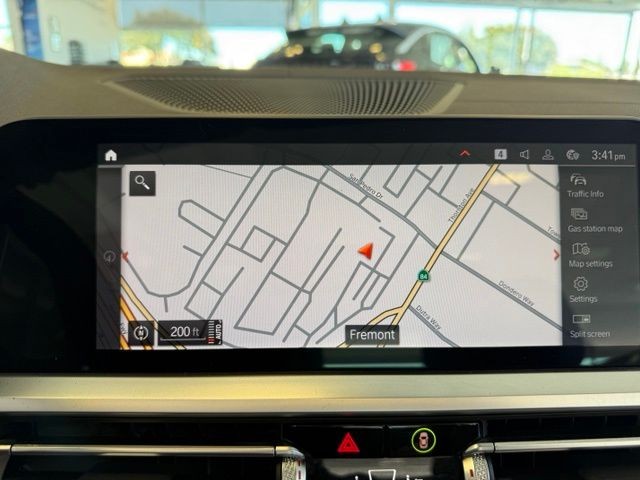 BMW 4 Series Vehicle Full-screen Gallery Image 16