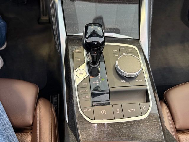 BMW 4 Series Vehicle Full-screen Gallery Image 18