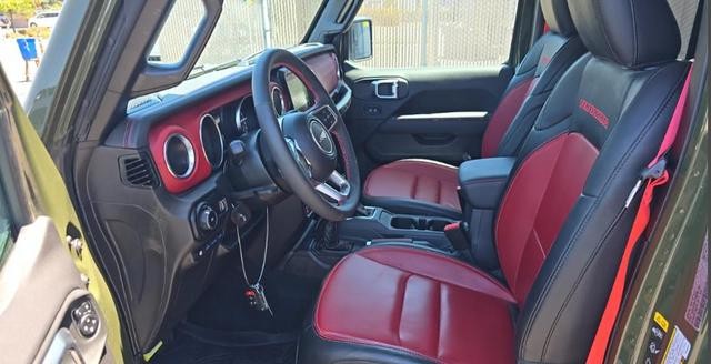 Jeep Wrangler 4xe Vehicle Full-screen Gallery Image 03