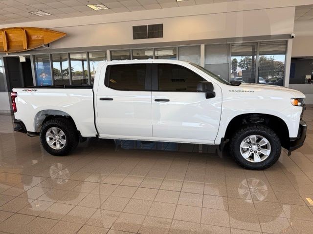 Chevrolet Silverado 1500 LTD Vehicle Full-screen Gallery Image 02