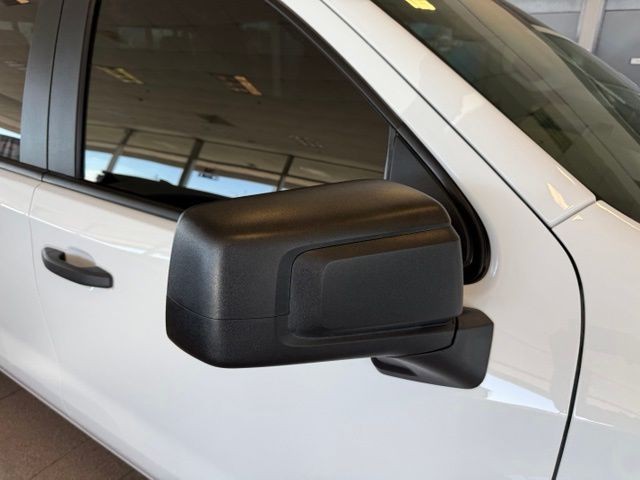 Chevrolet Silverado 1500 LTD Vehicle Full-screen Gallery Image 12