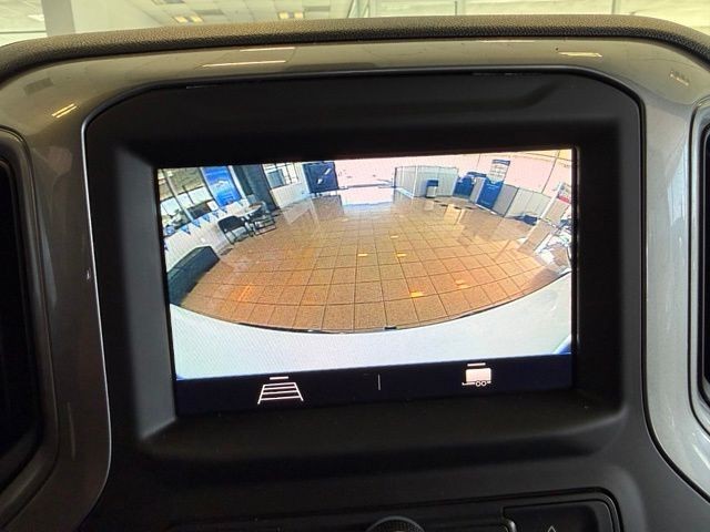 Chevrolet Silverado 1500 LTD Vehicle Full-screen Gallery Image 15