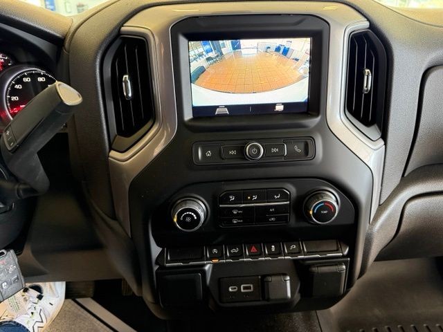 Chevrolet Silverado 1500 LTD Vehicle Full-screen Gallery Image 16