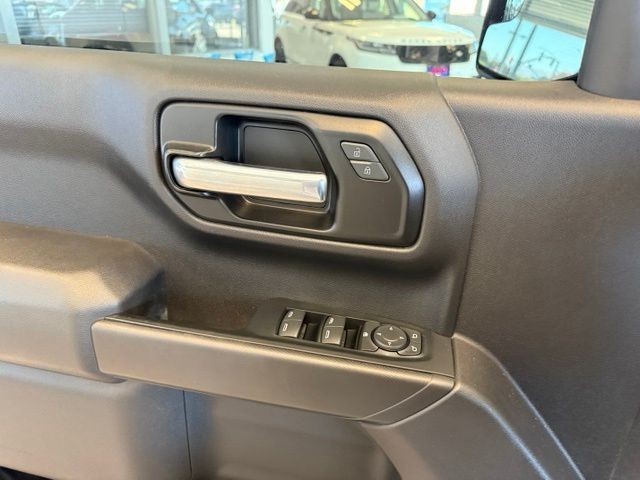 Chevrolet Silverado 1500 LTD Vehicle Full-screen Gallery Image 19
