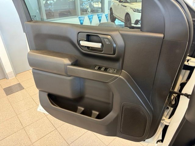 Chevrolet Silverado 1500 LTD Vehicle Full-screen Gallery Image 20