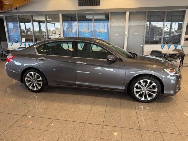 Honda Accord Sedan Vehicle Full-screen Gallery Image 02
