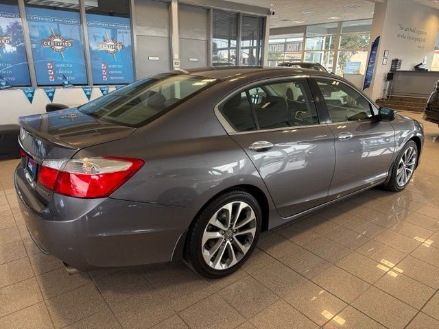 Honda Accord Sedan Vehicle Full-screen Gallery Image 03
