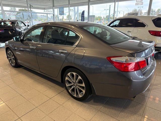 Honda Accord Sedan Vehicle Full-screen Gallery Image 05