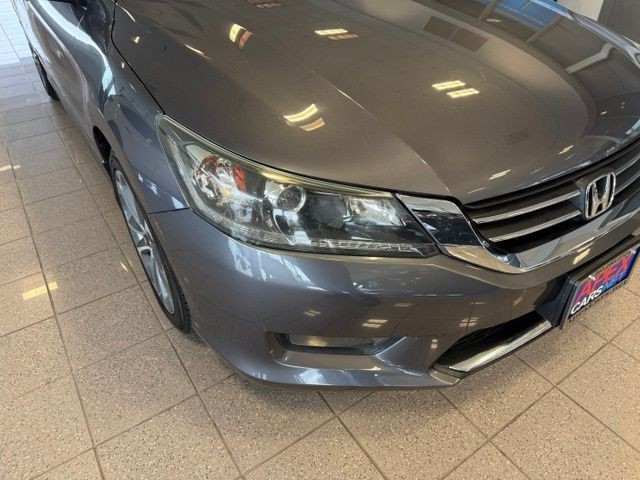 Honda Accord Sedan Vehicle Full-screen Gallery Image 08
