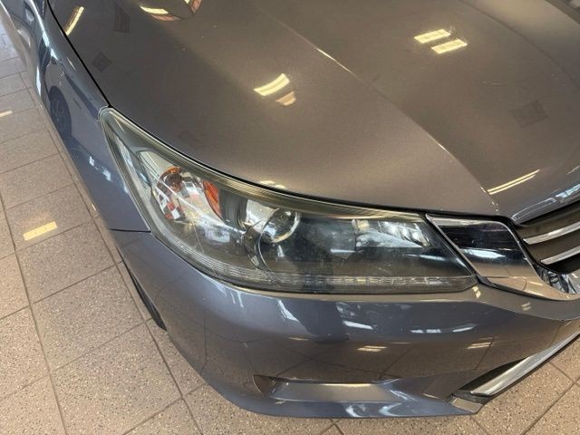 Honda Accord Sedan Vehicle Full-screen Gallery Image 09