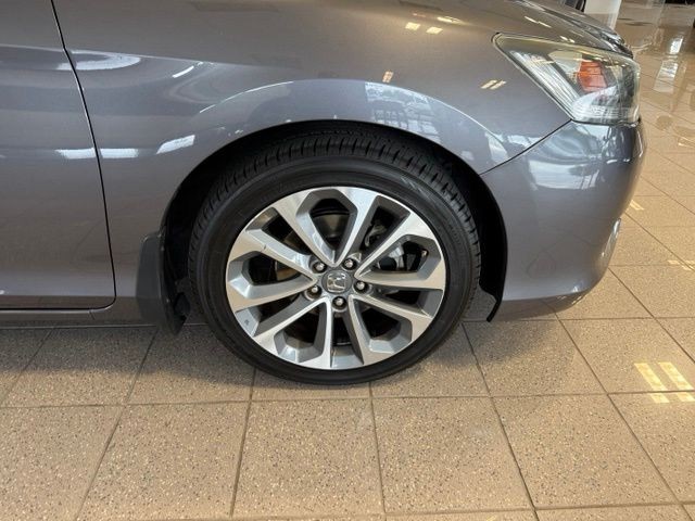 Honda Accord Sedan Vehicle Full-screen Gallery Image 10