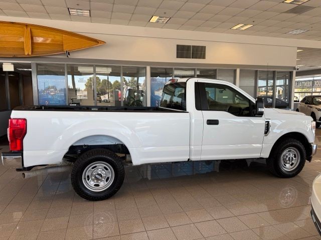 Ford Super Duty F-250 SRW Vehicle Full-screen Gallery Image 02