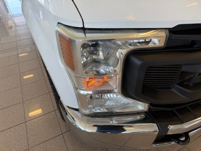 Ford Super Duty F-250 SRW Vehicle Full-screen Gallery Image 09