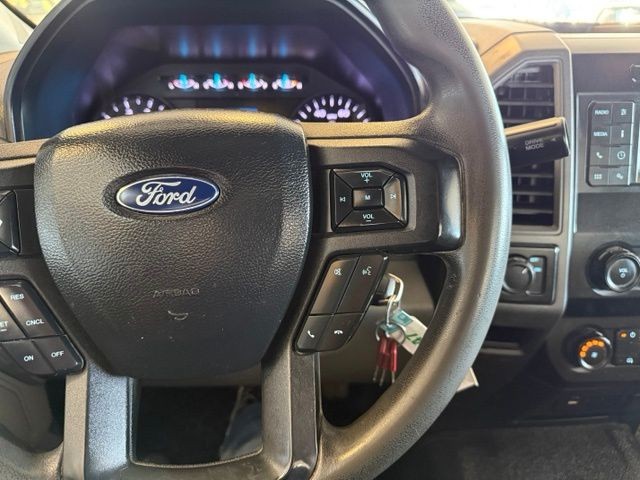 Ford Super Duty F-250 SRW Vehicle Full-screen Gallery Image 16