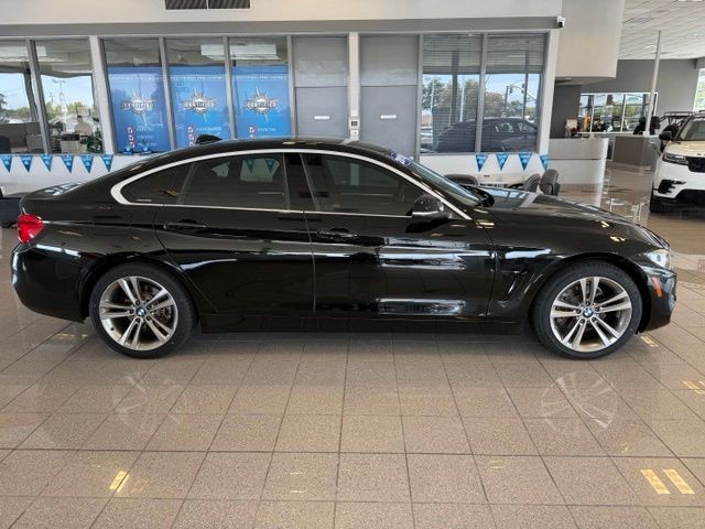 BMW 4 Series Vehicle Full-screen Gallery Image 06