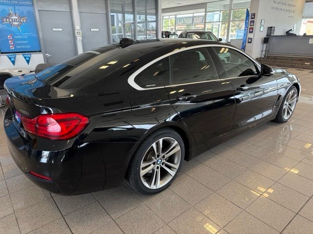 BMW 4 Series Vehicle Full-screen Gallery Image 07