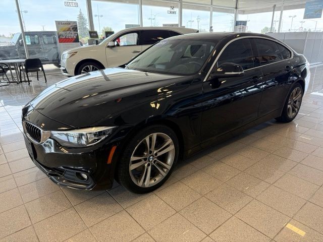 BMW 4 Series Vehicle Full-screen Gallery Image 09