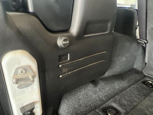 Jeep Wrangler Vehicle Full-screen Gallery Image 14