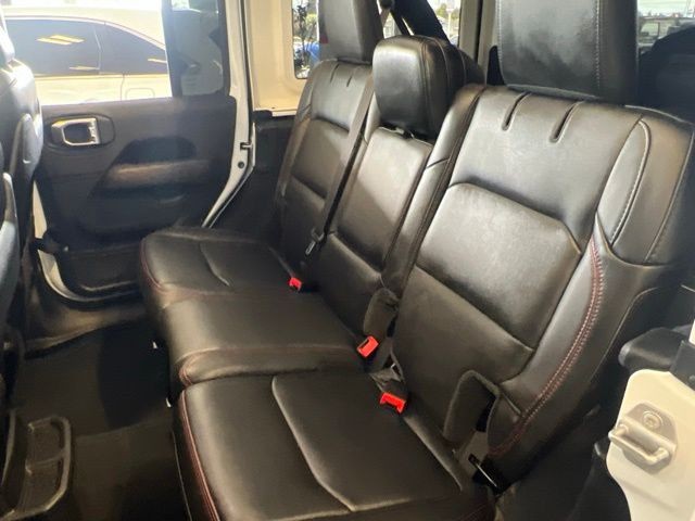Jeep Wrangler Vehicle Full-screen Gallery Image 16