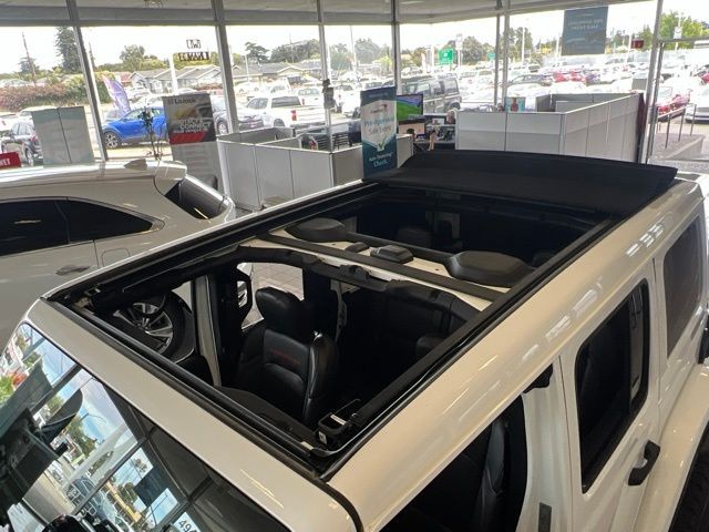 Jeep Wrangler Vehicle Full-screen Gallery Image 20