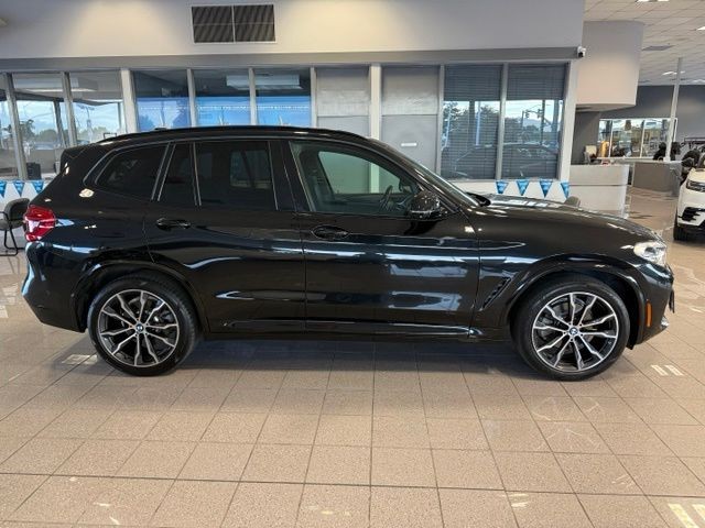 BMW X3 Vehicle Full-screen Gallery Image 02